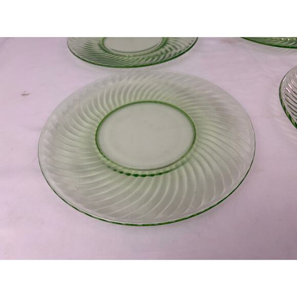 VTG 4 PC Green Depression Glass Swirl Pattern 8" Plates Uranium GLOWS - Picture 6 of 16